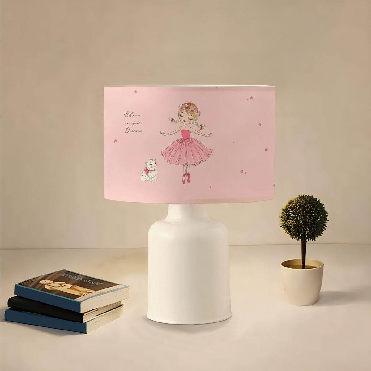 GloboStar® BALLERINA 204-0029 Παιδικό Eπιτραπέζιο Φωτιστικό Πορτατίφ Μονόφωτο 1 x E27 IP20 Πολύχρωμο Ύφασμα με Λευκό Πλαστικό - Μ24 x Π24 x Υ32cm - ledmania.gr