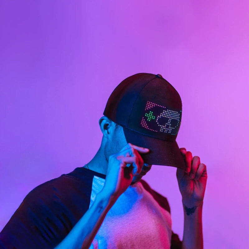 GLOBOSTAR® MATRIX GLB-106-0014 Καπέλο με Κυλιόμενη Ψηφιακή Επιγραφή 17.3x7cm P4 32x16 Pixel LED 0.9W DC 5V με Επαναφορτιζόμενη Μπαταρία PXM 602040 Li-ion 3.7V 400mAh IP20 Πολύχρωμο RGB - Bluetooth Control μέσω iPIXEL APP - Μ28 x Π12 x Υ13cm - 2 Χρόνια ...