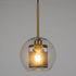 GloboStar® AVERY 00739 Μοντέρνο Κρεμαστό Φωτιστικό Οροφής Μονόφωτο Διάφανο Γυάλινο με Χρυσό Μεταλλικό Πλέγμα Φ18 x Υ38cm - ledmania.gr