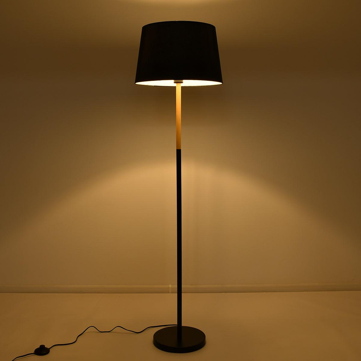 GloboStar® CEDAR 00827 Μοντέρνο Φωτιστικό Δαπέδου Μονόφωτο Μεταλλικό Μαύρο με Καπέλο και Ξύλινη Λεπτομέρεια Φ40 x Υ148cm - ledmania.gr