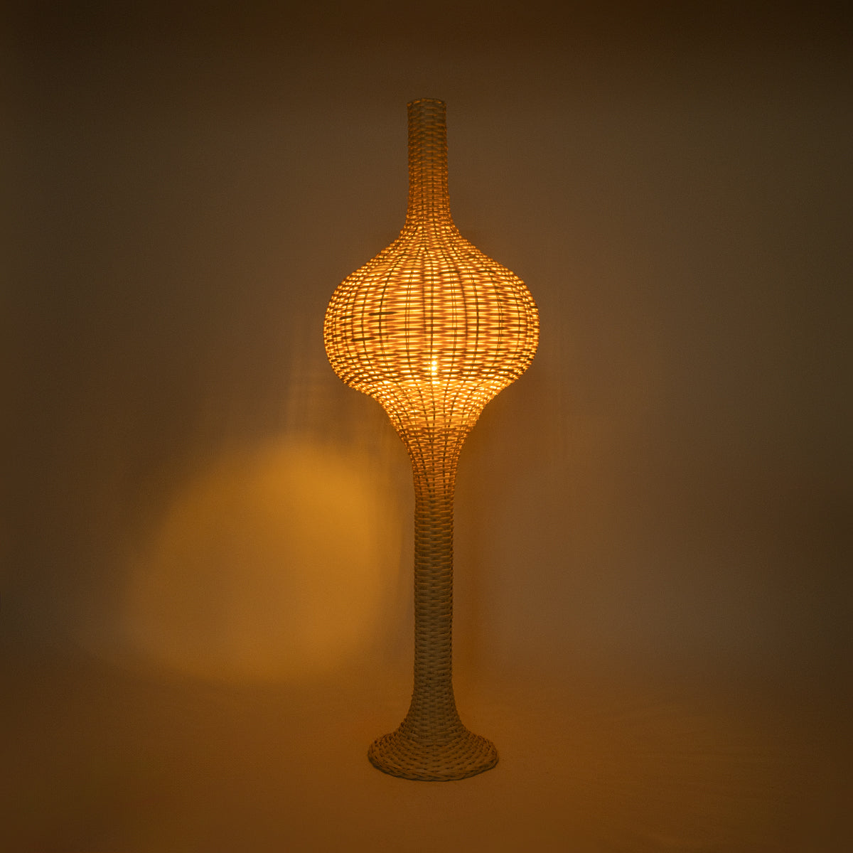 GloboStar® ALADDIN 02050 Boho Επιδαπέδιο Φωτιστικό Μονόφωτο 1 x E27 AC220-240V IP20 - Φ40 x Υ120cm - Μπεζ Μπαμπού Πλέγμα - 5 Χρόνια Εγγύηση - ledmania.gr