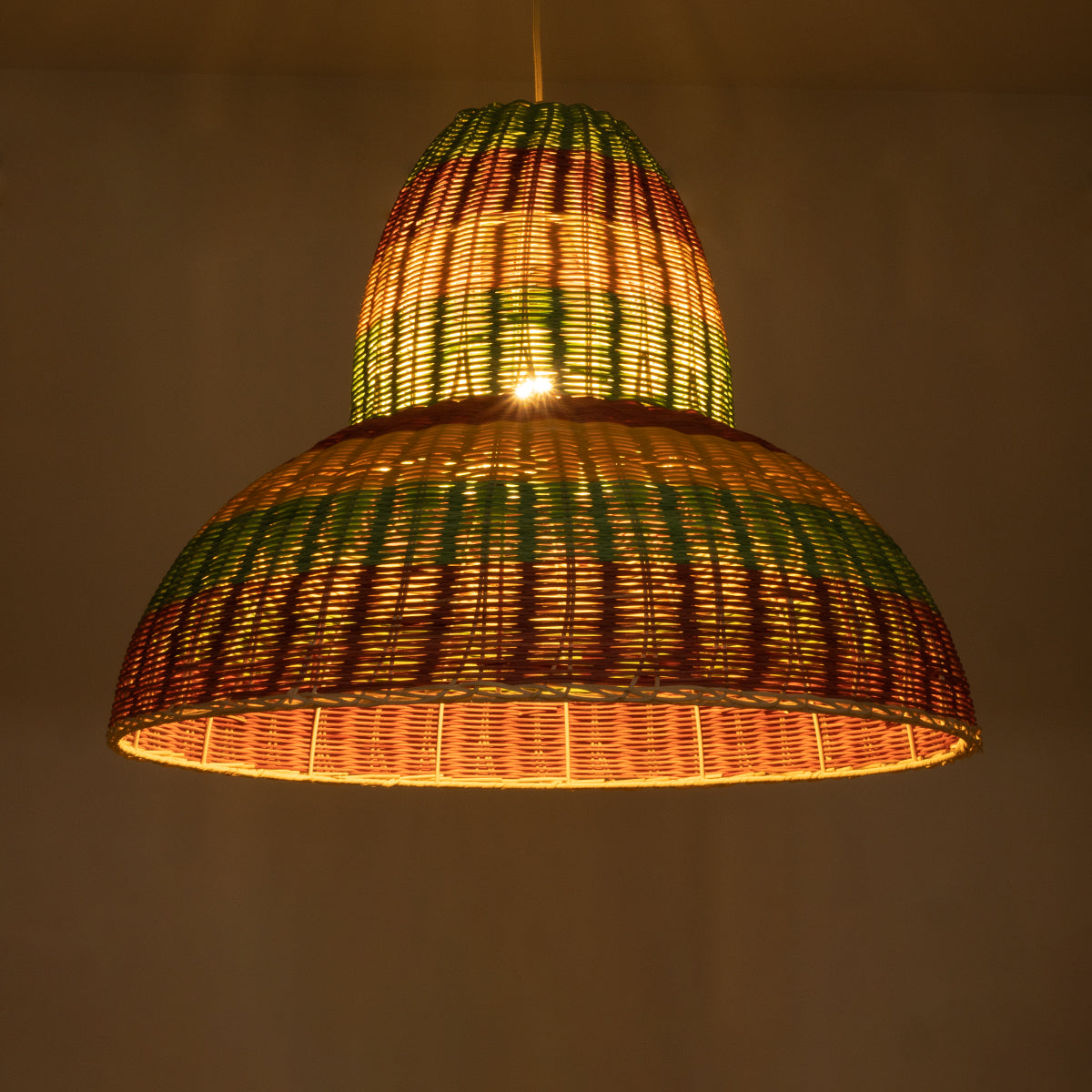 GloboStar® CABALLEROS 02058 Boho Κρεμαστό Φωτιστικό Μονόφωτο 1 x E27 AC220-240V IP20 - Φ70 x Υ60cm - Πράσινο με Κίτρινο και Μπεζ με Κόκκινο Ξύλινο Μπαμπού Πλέγμα Καμπάνα - 5 Χρόνια Εγγύηση - ledmania.gr