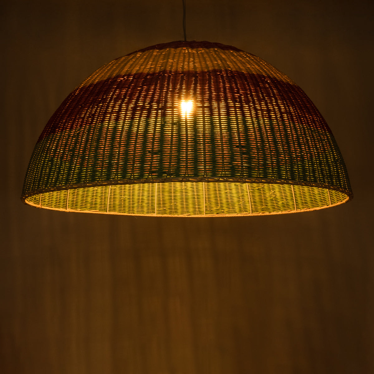 GloboStar® CABALLEROS 02062 Boho Κρεμαστό Φωτιστικό Οροφής Μονόφωτο 1 x E27 AC220-240V IP20 - Φ100 x Υ53cm - Πράσινο με Κίτρινο και Κόκκινο Ξύλινο Μπαμπού Πλέγμα Καμπάνα - 5 Χρόνια Εγγύηση - ledmania.gr
