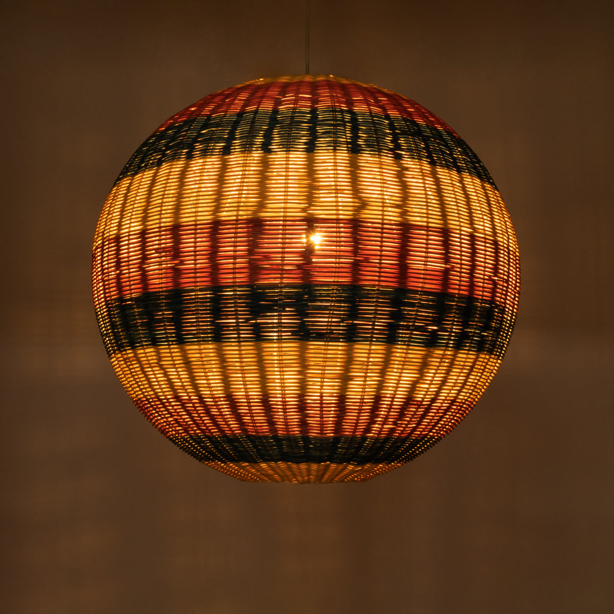 GloboStar® CABALLEROS 02063 Boho Κρεμαστό Φωτιστικό Οροφής Μονόφωτο 1 x E27 AC220-240V IP20 - Φ70 x Υ70cm - Μπλε με Κίτρινο και Κόκκινο Μπαμπού Πλέγμα Μπάλα - 5 Χρόνια Εγγύηση - ledmania.gr