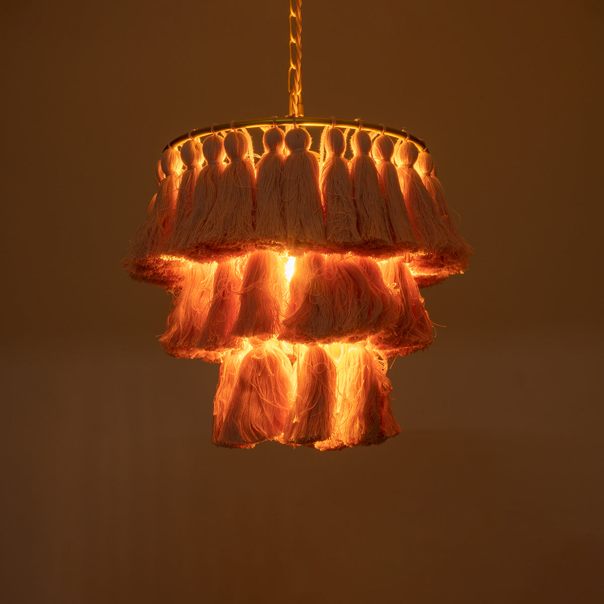 GloboStar® MISSOULA 02086 Boho Κρεμαστό Φωτιστικό Οροφής Μονόφωτο 1 x E27 AC220-240V IP20 - Φ30 x Υ40cm - Ροζ Λεπτό Νήμα Βαμβακερό και Χρυσό Μεταλλικό Πλέγμα - 5 Χρόνια Εγγύηση - ledmania.gr