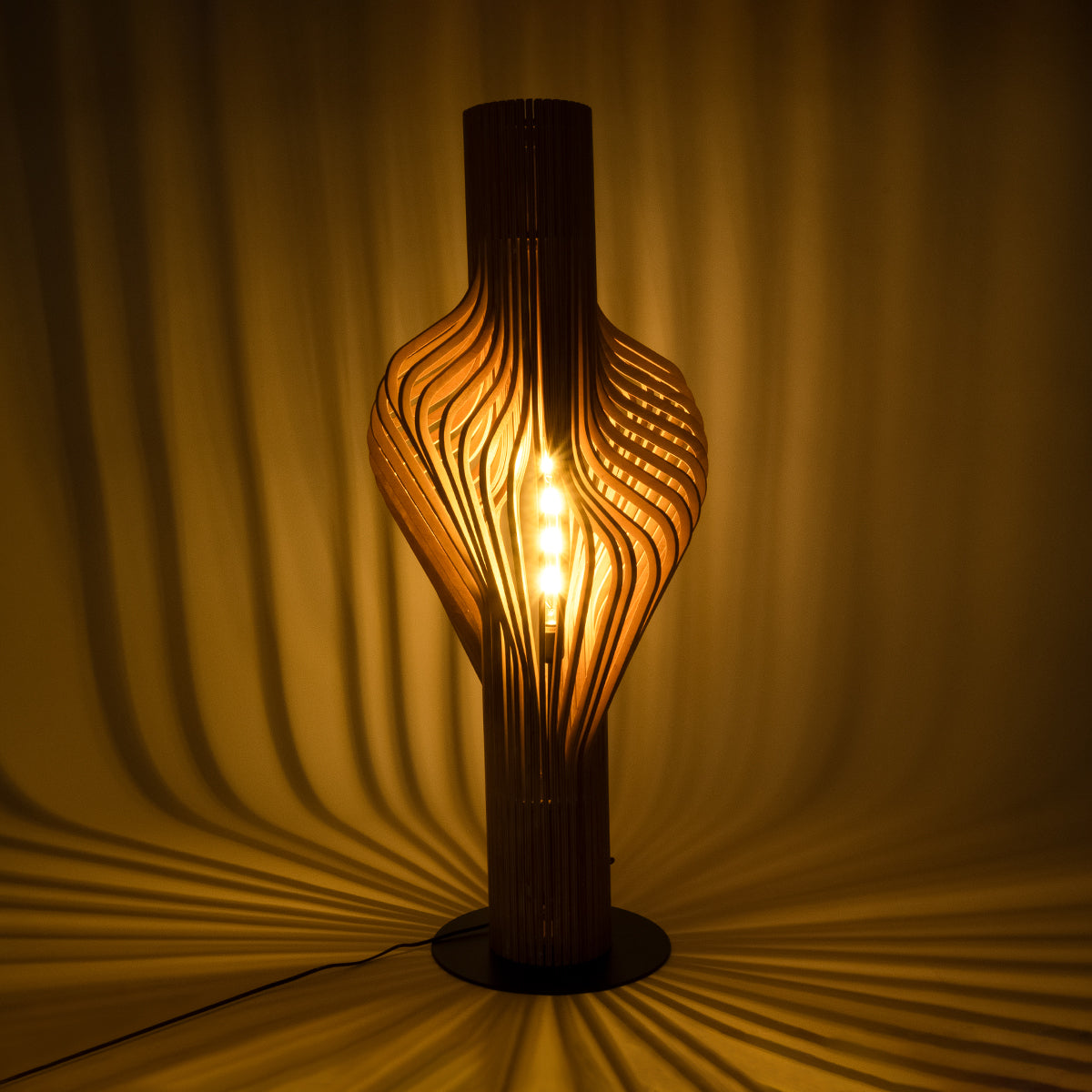 GloboStar® MIHIRO 02150 Boho Επιδαπέδιο Φωτιστικό Μονόφωτο 1 x E27 AC220-240V IP20 - Μ48 x Π48 x Υ120cm - Καφέ Ξύλινο με Μαύρη Μεταλλική Βάση Πλέγμα - 5 Χρόνια Εγγύηση - ledmania.gr