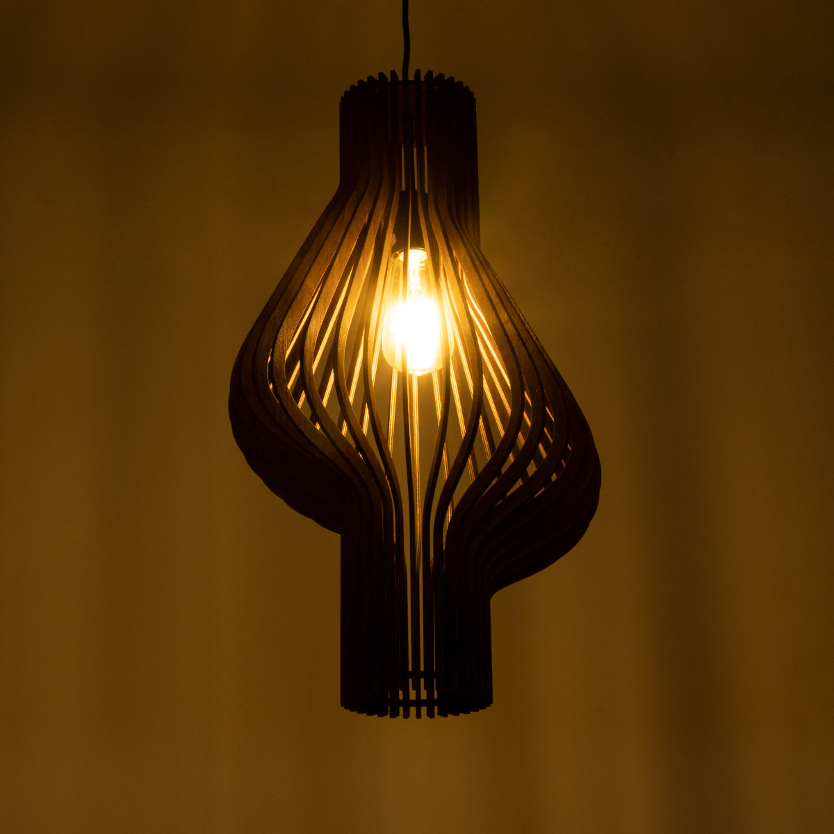 GloboStar® MIHIRO 02173 Boho Κρεμαστό Φωτιστικό Οροφής Μονόφωτο 1 x E27 AC220-240V IP20 - Φ32 x Υ56cm - Καφέ Σκούρο Ξύλινο Πλέγμα - 5 Χρόνια Εγγύηση - ledmania.gr