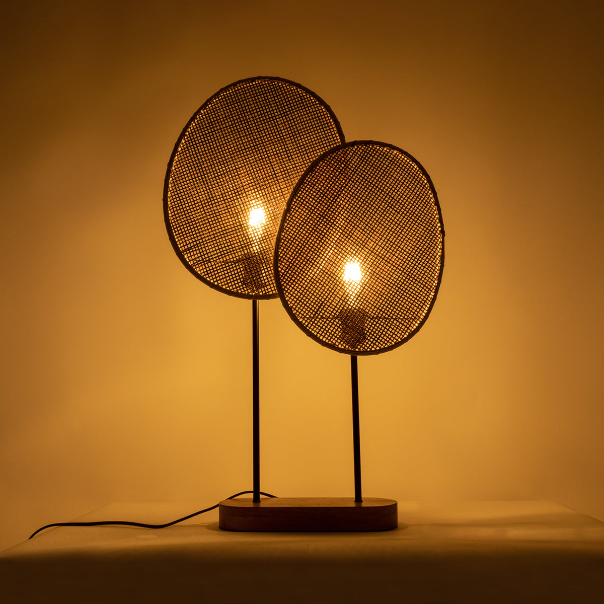 GloboStar® AZUL 02231 Boho Επιτραπέζιο Φωτιστικό Διφωτο 2 x E27 AC220-240V IP20 - Μ45 x Π11 x Υ75cm - Μπεζ Ξύλινο με Μαύρο Μεταλλικό και Μπεζ Ξύλινο Πλέγμα - 5 Χρόνια Εγγύηση - ledmania.gr