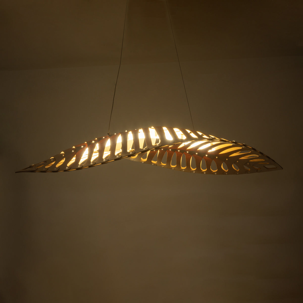 GloboStar® NANI 02285 Μοντέρνο Κρεμαστό Φωτιστικό Οροφής LED 60W AC220-240V IP20 - Μ120 x Π48 x Υ18cm - Μπεζ Ξύλινο Πλέγμα - Φυσικό Λευκό 4500K - 5 Χρόνια Εγγύηση - ledmania.gr