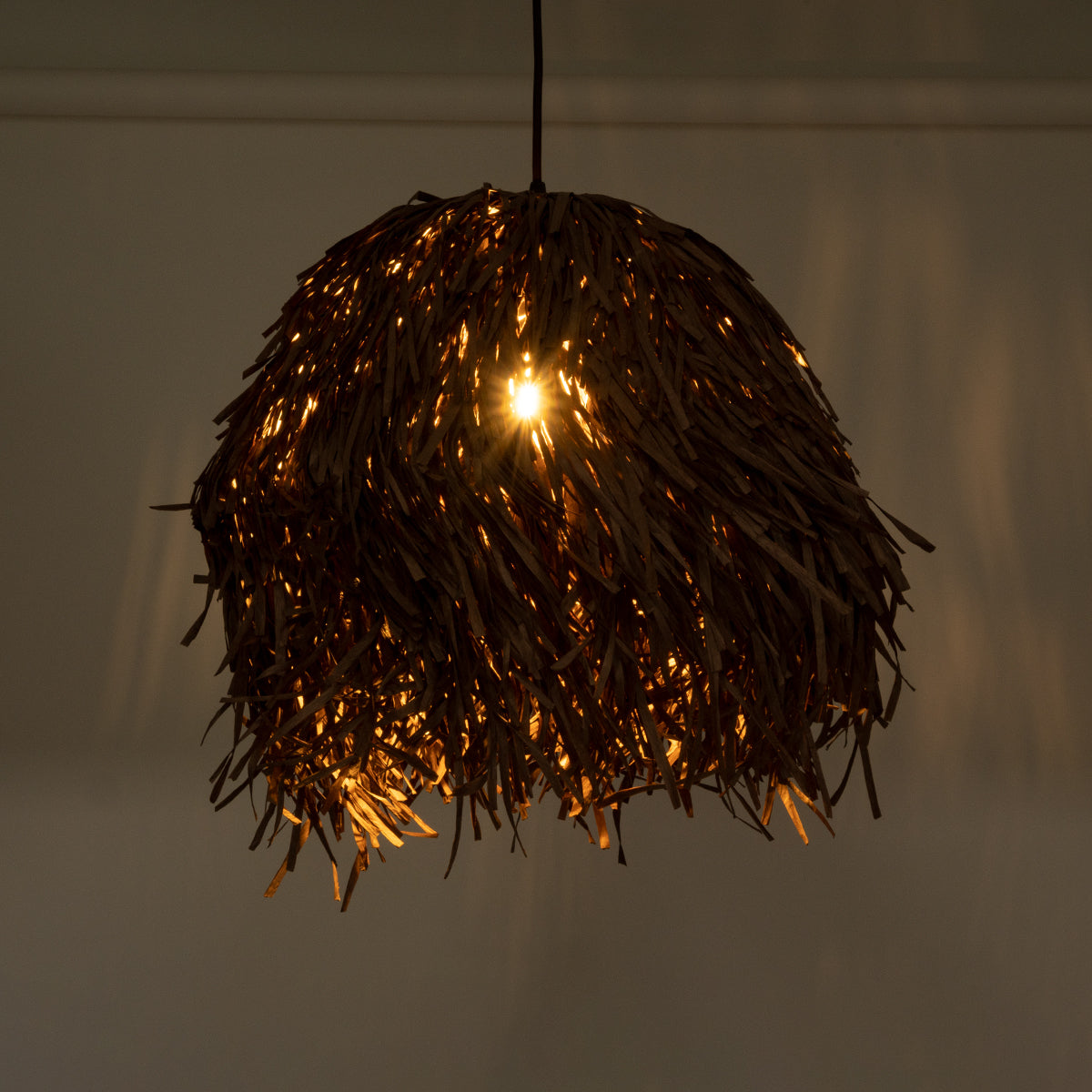 GloboStar® GUADELOUPE 02293 Boho Κρεμαστό Φωτιστικό Οροφής Μονόφωτο 1 x E27 AC220-240V IP20 - Φ40 x Υ35cm - Καφέ Φυσική Ράφια Νήμα Πλέγμα Καμπάνα - 5 Χρόνια Εγγύηση - ledmania.gr