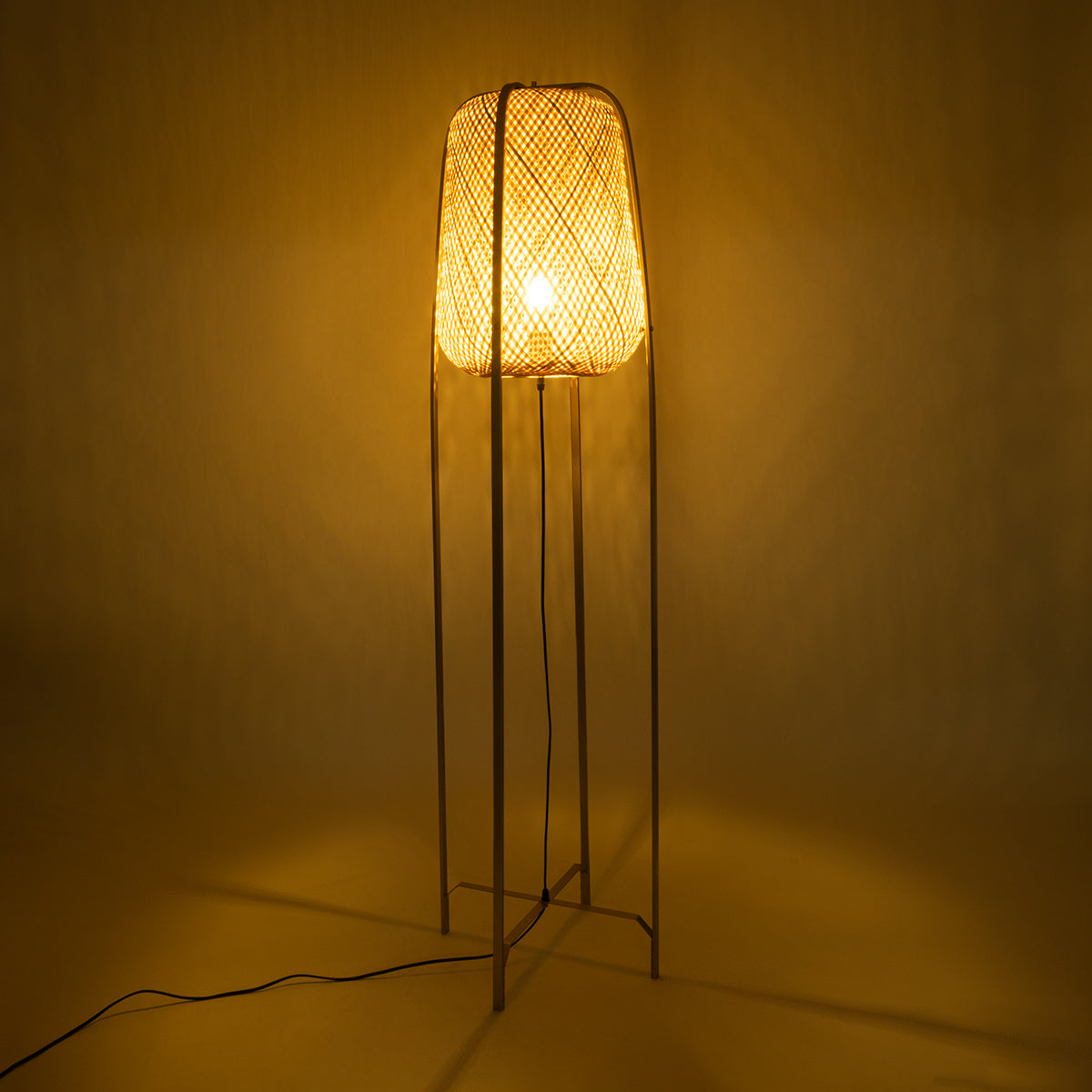 GloboStar® MEILANI 02301 Boho Επιδαπέδιο Φωτιστικό Μονόφωτο 1 x E27 AC220-240V IP20 - Φ40 x Υ150cm - Χρυσό Μεταλλικό με Μπεζ Ξύλινο Ρατάν Πλέγμα - 5 Χρόνια Εγγύηση - ledmania.gr