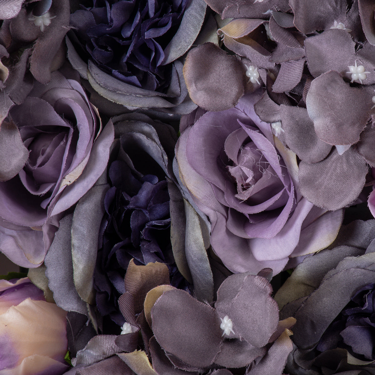 GloboStar® Artificial Garden ROSES STORY 20352 Τεχνητό Διακοσμητικό Πάνελ Λουλουδιών - Κάθετος Κήπος σύνθεση Μωβ & Ροζ Τριαντάφυλλα Μ40 x Π60 x Υ8cm - ledmania.gr