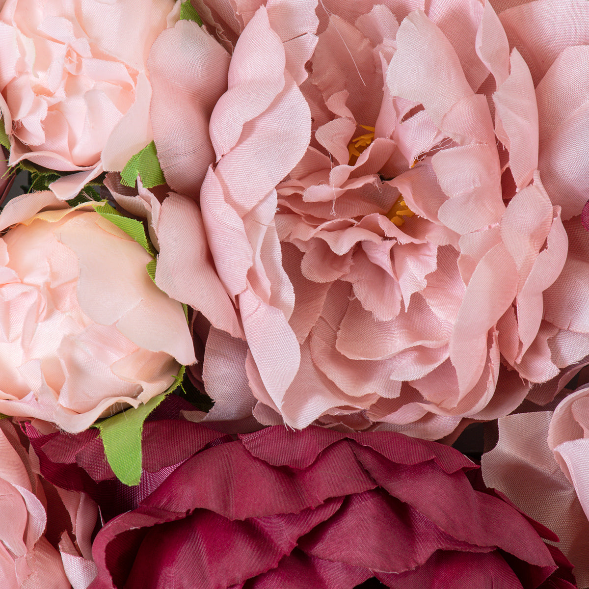 GloboStar® Artificial Garden ROSES STORY 20355 Τεχνητό Διακοσμητικό Πάνελ Λουλουδιών - Κάθετος Κήπος σύνθεση Ροζ & Βυσσινί Τριαντάφυλλα Μ40 x Π60 x Υ8cm - ledmania.gr