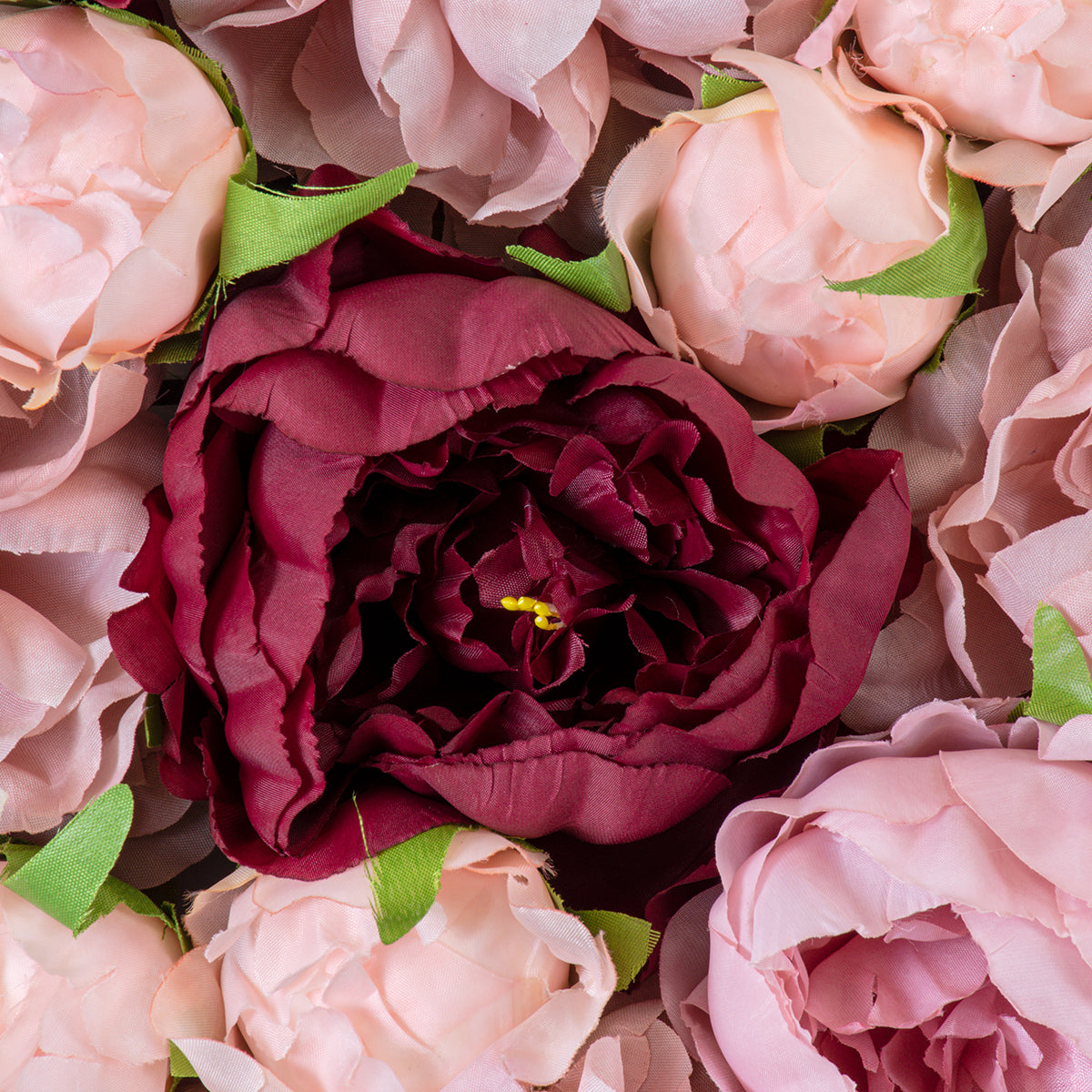 GloboStar® Artificial Garden ROSES STORY 20355 Τεχνητό Διακοσμητικό Πάνελ Λουλουδιών - Κάθετος Κήπος σύνθεση Ροζ & Βυσσινί Τριαντάφυλλα Μ40 x Π60 x Υ8cm - ledmania.gr