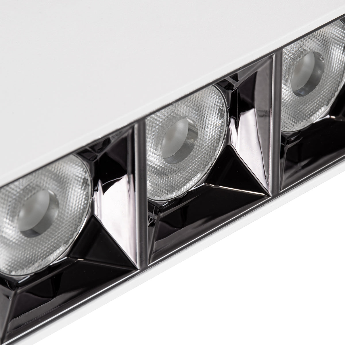 GloboStar® LUMINAR SUPERIOR 60327 Επιφανειακό LED Spot Downlight TrimLess 12W 1620lm 36° AC 220-240V IP20 Μ11.8 x Π4.2 x Υ6.6cm - Λευκό με Κάτοπτρο Χρωμίου - Θερμό Λευκό 2700K - Bridgelux High Lumen Chip Gen2 - TÜV Certified Driver - 5 Years Warranty - ledmania.gr