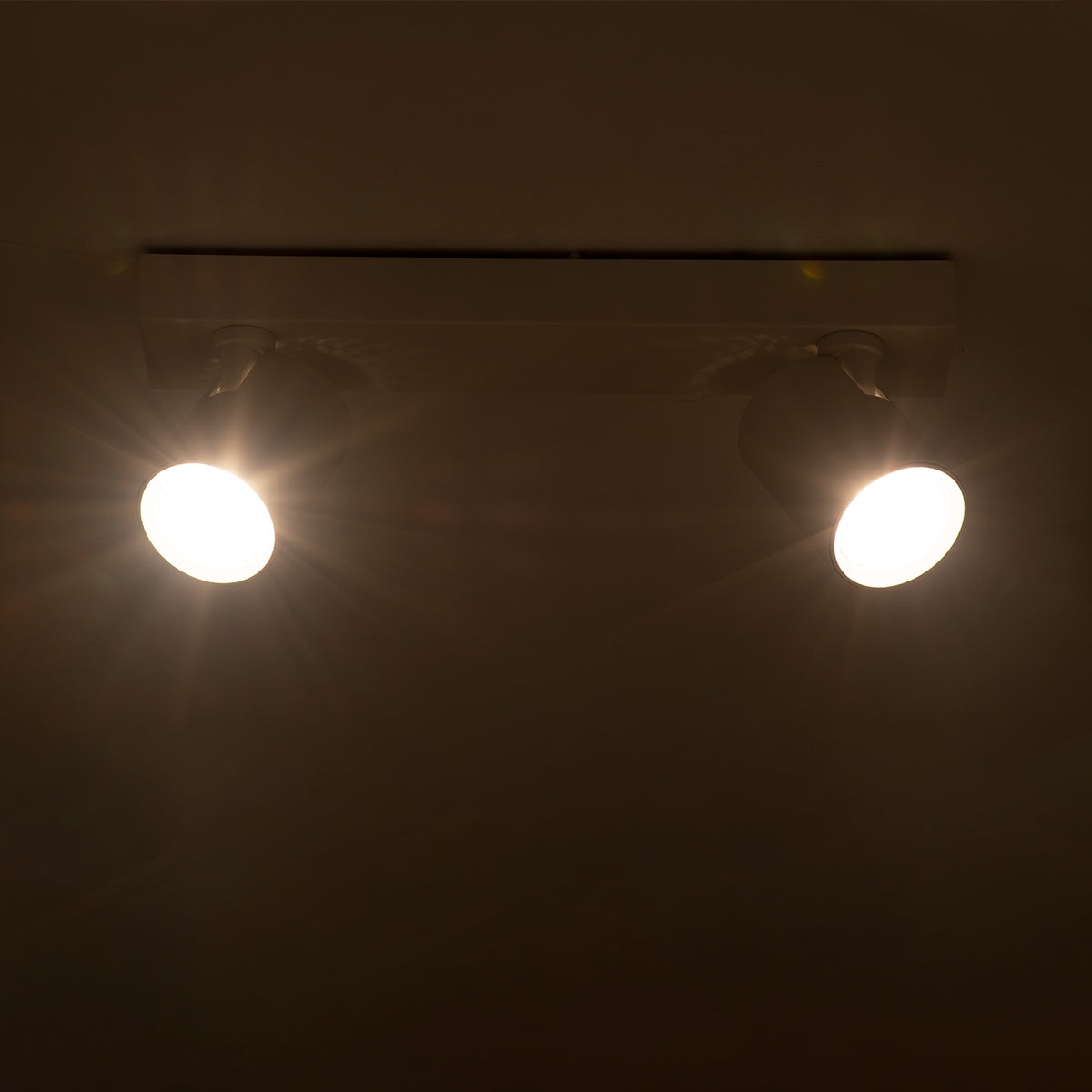 GloboStar® LEONARDO 60347 Μοντέρνο Φωτιστικό Οροφής Ράγα με Κινούμενα Σποτ LED Spot Downlight 20W 2400lm 60° AC 220-240V IP20 Μ32 x Π7 x Υ11.8cm - Λευκό - Φυσικό Λευκό 4500K - Bridgelux COB - ledmania.gr