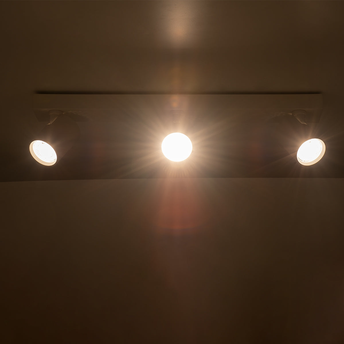 GloboStar® LEONARDO 60349 Μοντέρνο Φωτιστικό Οροφής Ράγα με Κινούμενα Σποτ LED Spot Downlight 30W 3600lm 60° AC 220-240V IP20 Μ52 x Π7 x Υ11.8cm - Λευκό - Φυσικό Λευκό 4500K - Bridgelux COB - ledmania.gr