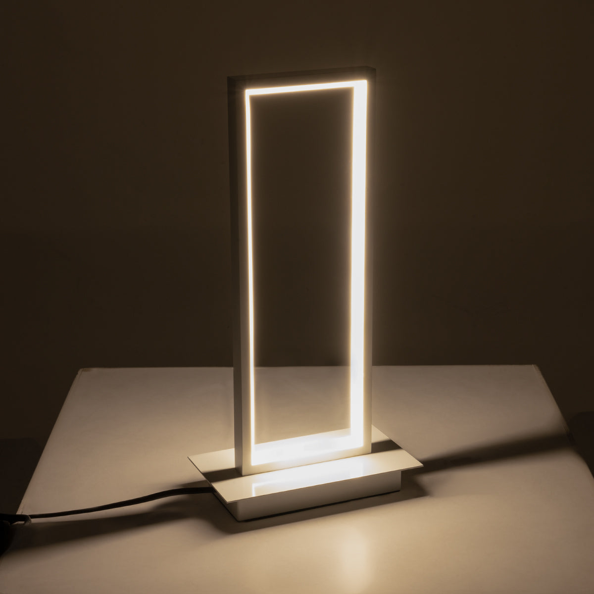 GloboStar® CORNELIE 60461 Επιτραπέζιο Φωτιστικό LED CCT 18W 1980lm 200° AC 220-240V - Εναλλαγή Φωτισμού μέσω Διακόπτη On/Off All In One Ψυχρό 6000k+Φυσικό 4500k+Θερμό 2700k Μ18 x Π10 x Υ36cm - Λευκό - 3 Χρόνια Εγγύηση - ledmania.gr