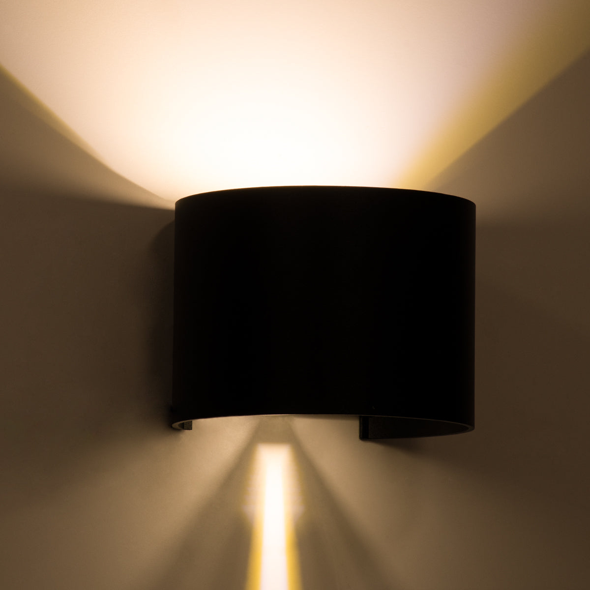 GloboStar® AXIS-R 60637 Φωτιστικό Τοίχου - Απλίκα Αρχιτεκτονικού Φωτισμού Εσωτερικού/Εξωτερικού Χώρου Up & Down LED 10W 1150lm 10 έως 60° AC 220-240V Αδιάβροχο IP65 Μ10 x Π10 x Υ10cm - Θερμό Λευκό 2700K - Μαύρο - Bridgelux Chip - 3 Years Warranty - ledmania.gr