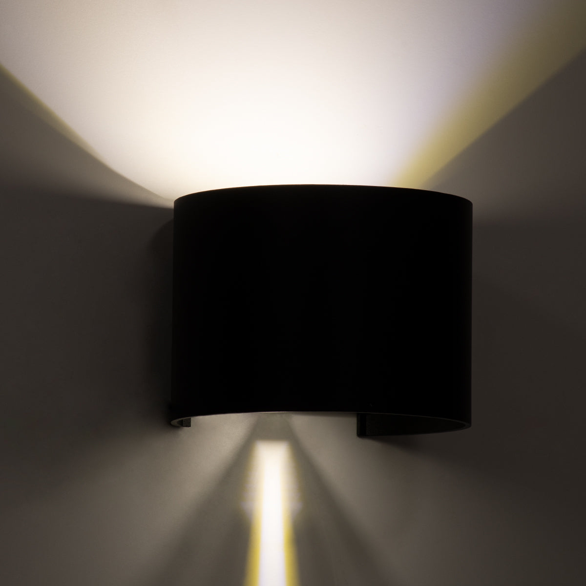 GloboStar® AXIS-R 60640 Φωτιστικό Τοίχου - Απλίκα Αρχιτεκτονικού Φωτισμού Εσωτερικού/Εξωτερικού Χώρου Up & Down LED 10W 1200lm 10 έως 60° AC 220-240V Αδιάβροχο IP65 Μ10 x Π10 x Υ10cm - Φυσικό Λευκό 4500K - Μαύρο - Bridgelux Chip - 3 Years Warranty - ledmania.gr