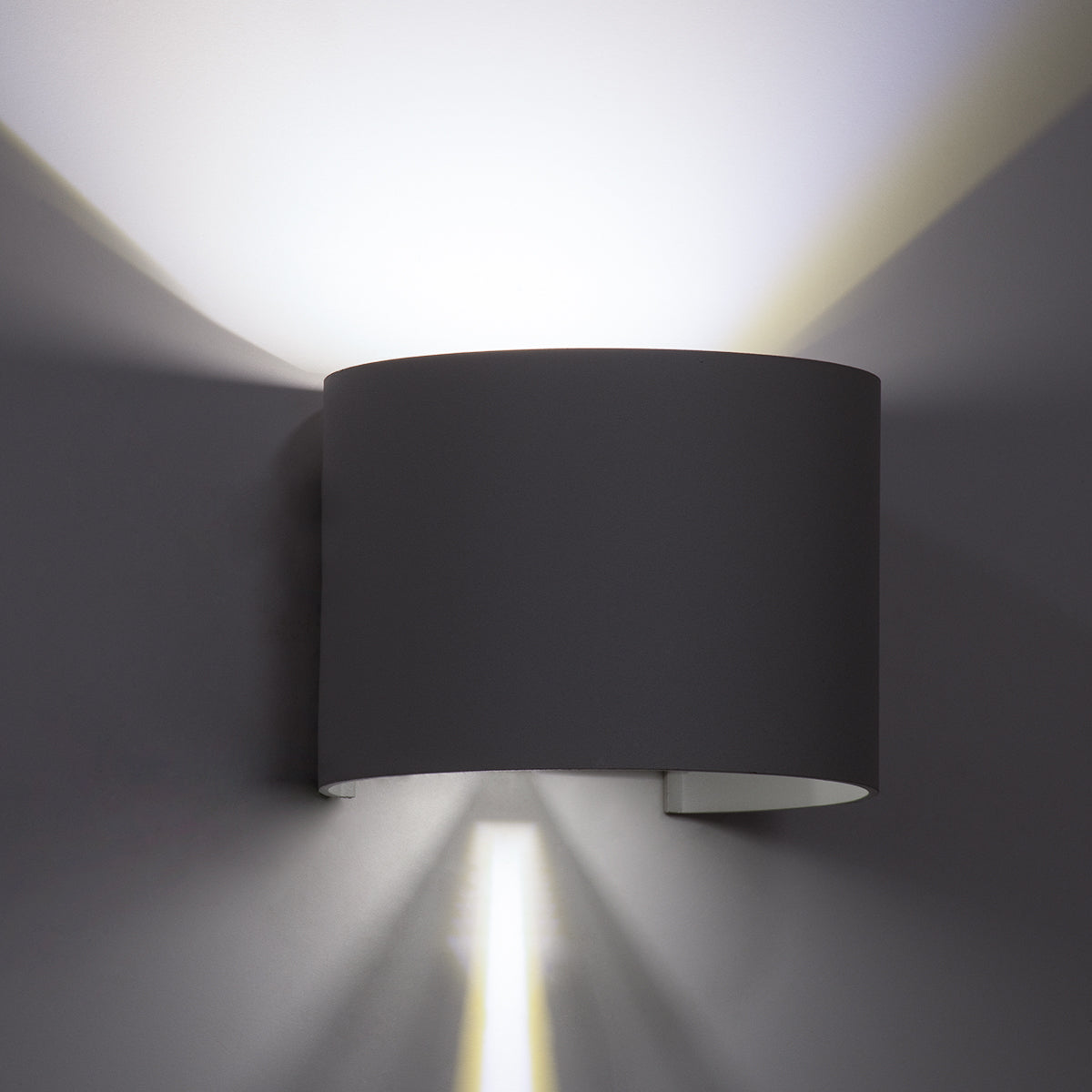 GloboStar® AXIS-R 60641 Φωτιστικό Τοίχου - Απλίκα Αρχιτεκτονικού Φωτισμού Εσωτερικού/Εξωτερικού Χώρου Up & Down LED 10W 1250lm 10 έως 60° AC 220-240V Αδιάβροχο IP65 Μ10 x Π10 x Υ10cm - Ψυχρό Λευκό 6000K - Λευκό - Bridgelux Chip - 3 Years Warranty - ledmania.gr