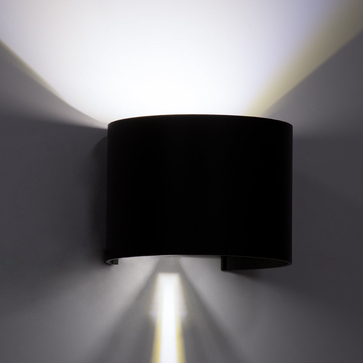 GloboStar® AXIS-R 60643 Φωτιστικό Τοίχου - Απλίκα Αρχιτεκτονικού Φωτισμού Εσωτερικού/Εξωτερικού Χώρου Up & Down LED 10W 1250lm 10 έως 60° AC 220-240V Αδιάβροχο IP65 Μ10 x Π10 x Υ10cm - Ψυχρό Λευκό 6000K - Μαύρο - Bridgelux Chip - 3 Years Warranty - ledmania.gr