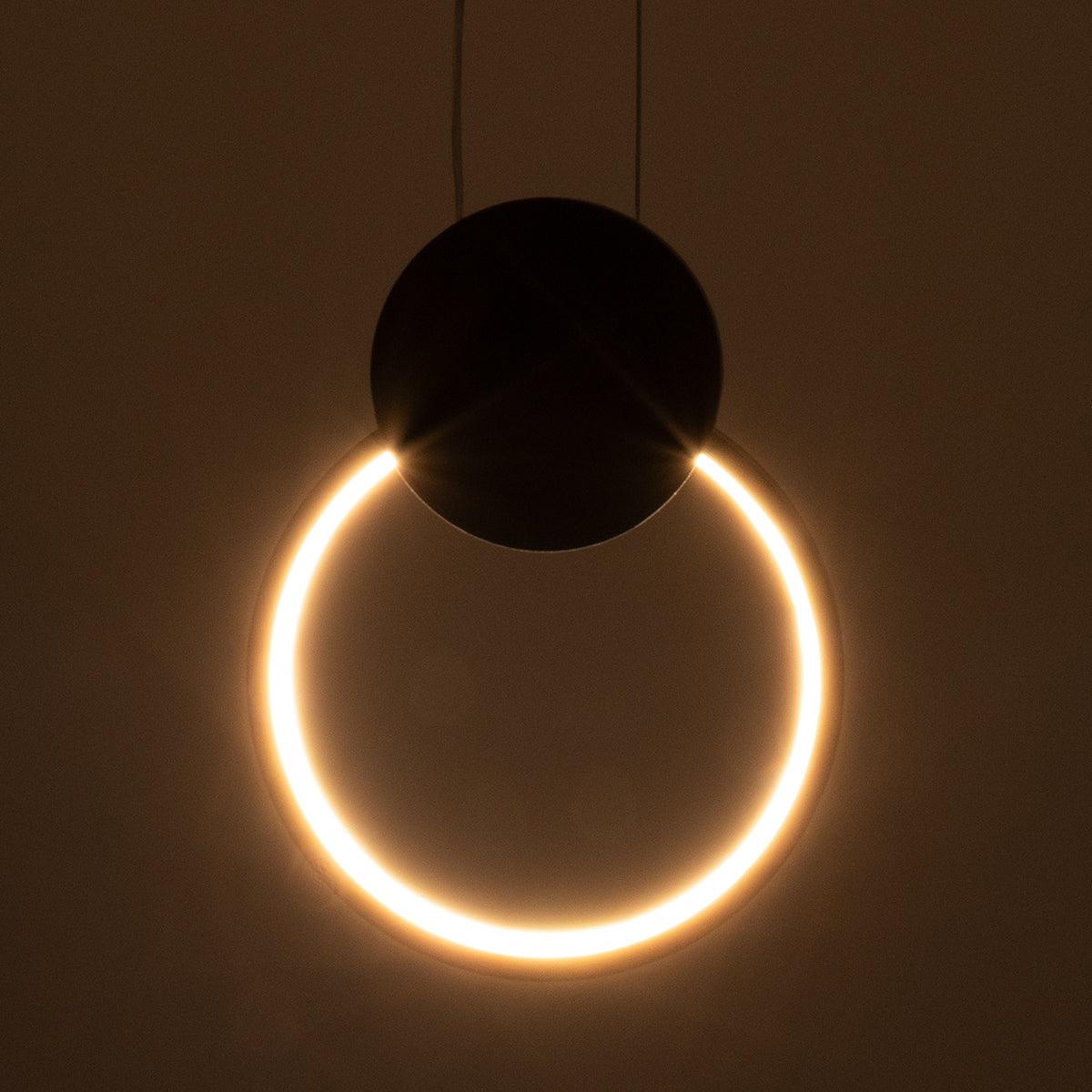 GloboStar® CYCLOS 61075 Κρεμαστό Φωτιστικό Οροφής Design LED CCT 9W 1080lm 300° AC 220-240V - Εναλλαγή Φωτισμού μέσω Διακόπτη On/Off All In One Ψυχρό 6000k+Φυσικό 4500k+Θερμό 2700k Μ21 x Π2.3 x Υ26.5cm - Χρυσό Βούρτσας - ledmania.gr