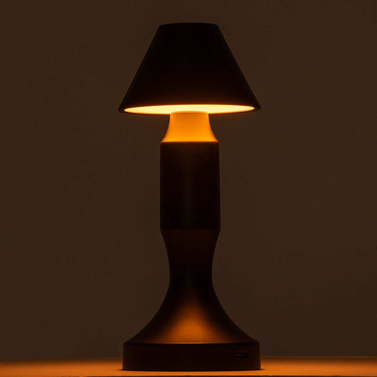 GloboStar® LUNNA 76476 Μοντέρνο Επιτραπέζιο Φωτιστικό Πορτατίφ LED 1.5W 105lm 120° DC 5V Επαναφορτιζόμενο με Μπαταρία Li-ion 1800mAh - Διακόπτη Αφής με 3 Εναλλαγές Φωτισμού CCT Θερμό - Φυσικό - Ψυχρό 1500K - 4500K - 6000K Dimmable - D9 x 23cm - Λευκό - ledmania.gr