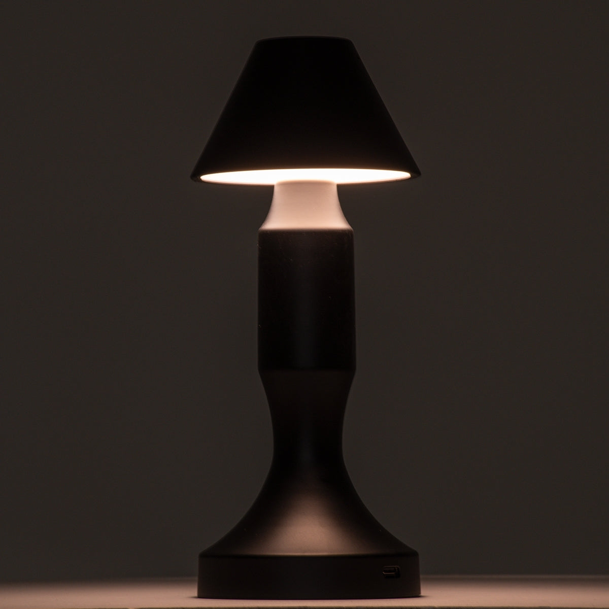 GloboStar® LUNNA 76478 Μοντέρνο Επιτραπέζιο Φωτιστικό Πορτατίφ LED 1.5W 105lm 120° DC 5V Επαναφορτιζόμενο με Μπαταρία Li-ion 1800mAh - Διακόπτη Αφής με 3 Εναλλαγές Φωτισμού CCT Θερμό - Φυσικό - Ψυχρό 1500K - 4500K - 6000K Dimmable - D9 x 23cm - Ασημί - ledmania.gr