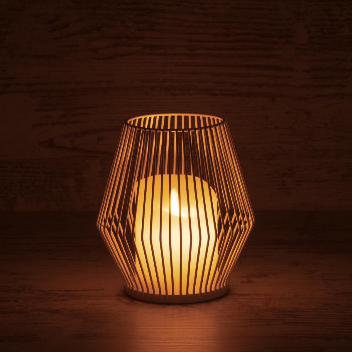 GloboStar® CANDLE 76488 Διακοσμητικό Realistic Κερί με LED Εφέ Κινούμενης Φλόγας - Μπαταρίας 2 x AA (Δεν Συμπεριλαμβάνονται) & Ασύρματο Χειριστήριο IR Θερμό Λευκό 2700K Dimmable Λευκό Φ14 x Υ16cm - ledmania.gr