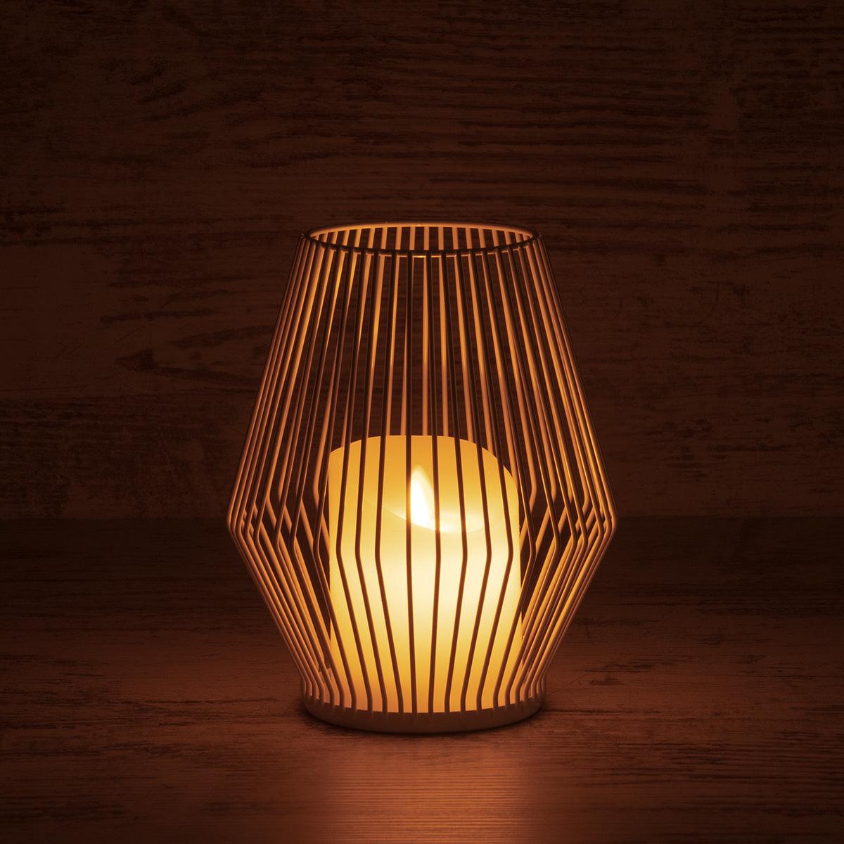 GloboStar® CANDLE 76489 Διακοσμητικό Realistic Κερί με LED Εφέ Κινούμενης Φλόγας - Μπαταρίας 2 x AA (Δεν Συμπεριλαμβάνονται) & Ασύρματο Χειριστήριο IR Θερμό Λευκό 2700K Dimmable Λευκό Φ16 x Υ18cm - ledmania.gr