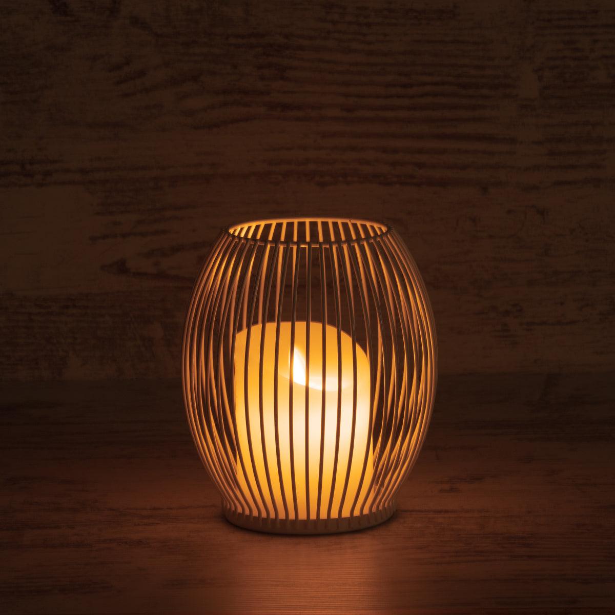 GloboStar® CANDLE 76490 Διακοσμητικό Realistic Κερί με LED Εφέ Κινούμενης Φλόγας - Μπαταρίας 2 x AA (Δεν Συμπεριλαμβάνονται) & Ασύρματο Χειριστήριο IR Θερμό Λευκό 2700K Dimmable Λευκό Φ14 x Υ16cm - ledmania.gr