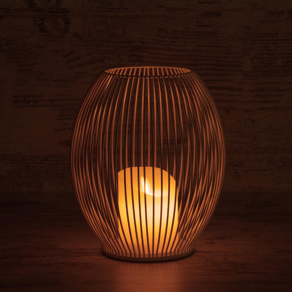 GloboStar® CANDLE 76492 Διακοσμητικό Realistic Κερί με LED Εφέ Κινούμενης Φλόγας - Μπαταρίας 2 x AA (Δεν Συμπεριλαμβάνονται) & Ασύρματο Χειριστήριο IR Θερμό Λευκό 2700K Dimmable Λευκό Φ19 x Υ24cm - ledmania.gr
