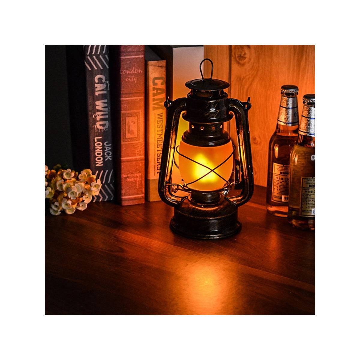 GloboStar® 76547 Vintage Επιτραπέζιο Διακοσμητικό Φωτιστικό LED Retro Μπρούτζινο Φαναράκι Flame Effect 10W 500lm Επαναφορτιζόμενο με Διακόπτη On/Off & Καλώδιο Πρίζα Σούκο - Μπαταρίας 2x18650 4000Mah (Περιλαμβάνονται) Ultra Θερμό Λευκό 1800K - ledmania.gr