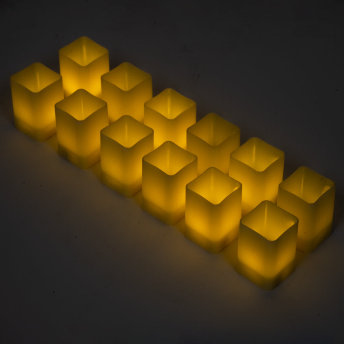 GloboStar® CANDLE 79539 ΣΕΤ 12 x Διακοσμητικά Realistic Κεράκια με LED Εφέ Κινούμενης Φλόγας - Μπαταρίας 12 x CR2032 Θερμό Λευκό 2700K Μπεζ L3.7 x W3.7 x H5.5cm - ledmania.gr
