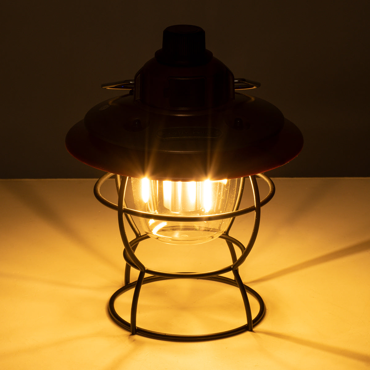 GloboStar® 85697 Αυτόνομο Φανάρι Camping LED 4W USB 2.0 με Επαναφορτιζόμενη Μπαταρία 1 x 18650 2000mAh Li-ion Power Bank IP20 Dimmable Καφέ με Διάφανο Γυαλί CCT Εναλλαγή Φωτισμού μέσω On/Off All In One Ψυχρό 6000K+Φυσικό 4500K+Θερμό 2700K Φ13.5 x Υ17.5cm - ledmania.gr