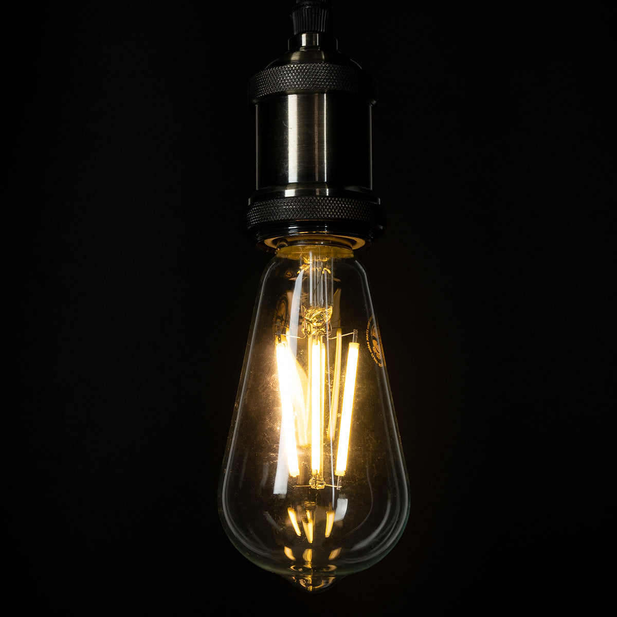 GloboStar® 99086 Λάμπα LED Long Filament E27 ST64 Αχλάδι 4W 840lm 360° AC 220-240V IP20 Φ6.4 x Υ14.5cm Θερμό Λευκό 2700K με Διάφανο Γυαλί - Pro Series 210lm/W - A Ενεργειακή Κλάση - 3 Χρόνια Εγγύηση - ledmania.gr