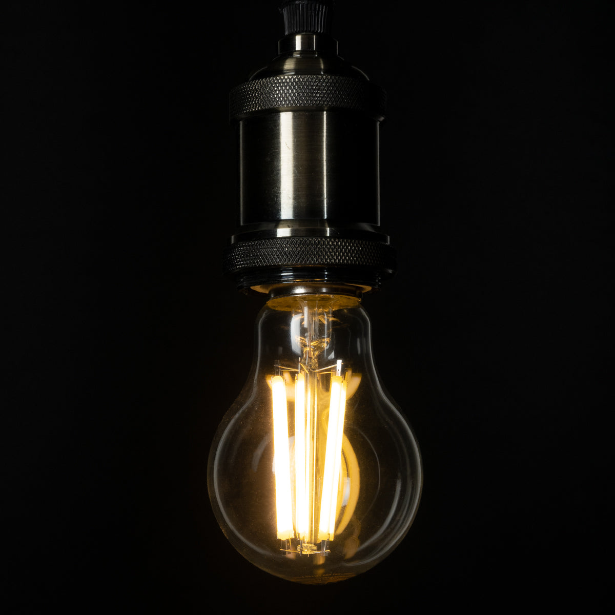 GloboStar® 99087 Λάμπα LED Long Filament E27 A60 Γλόμπος 7W 1470lm 360° AC 220-240V IP20 Φ6 x Υ11cm Θερμό Λευκό 2700K με Διάφανο Γυαλί - Pro Series 210lm/W - A Ενεργειακή Κλάση - 3 Χρόνια Εγγύηση - ledmania.gr