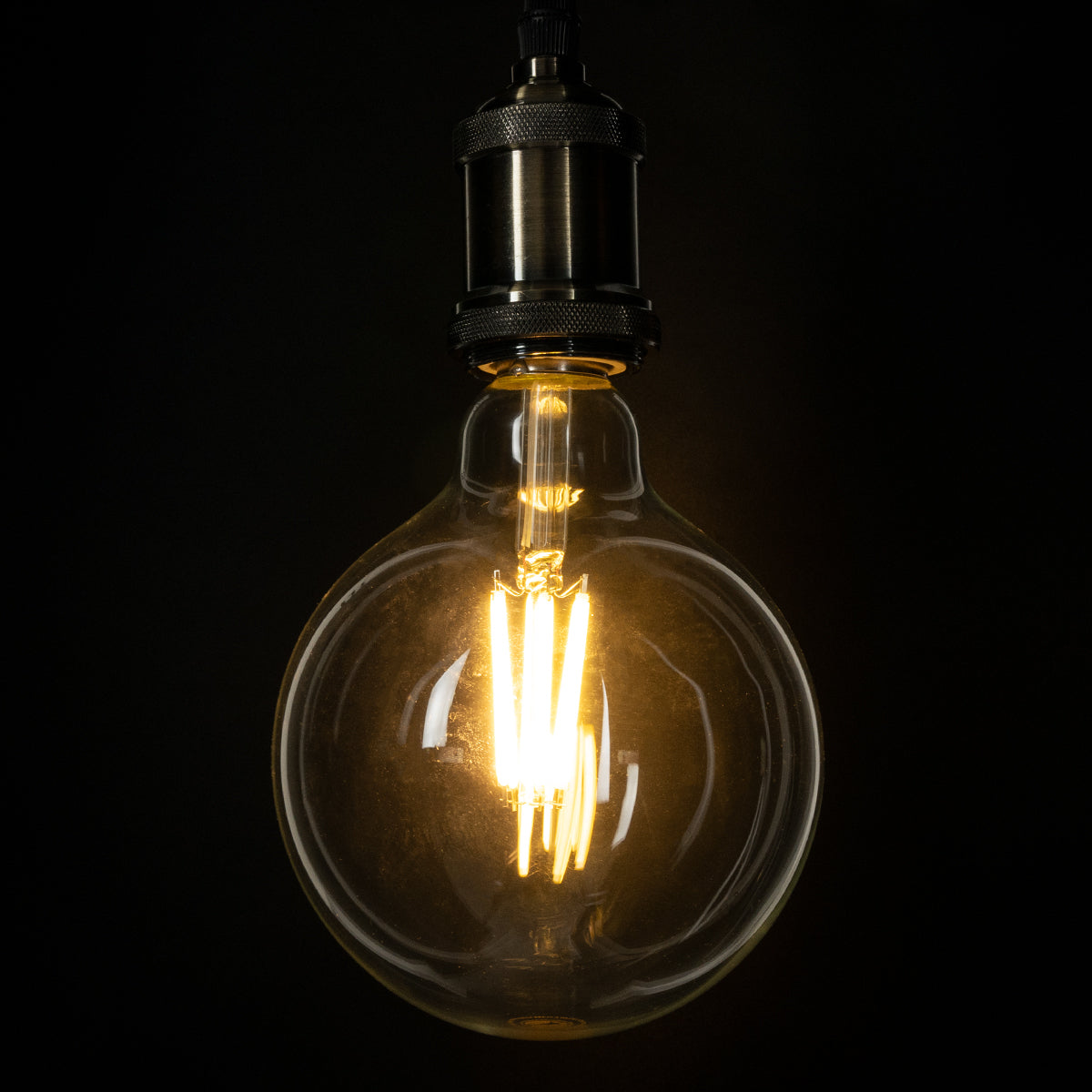 GloboStar® 99089 Λάμπα LED Long Filament E27 G125 Γλόμπος 7W 1470lm 360° AC 220-240V IP20 Φ12.5 x Υ13.8cm Θερμό Λευκό 2700K με Διάφανο Γυαλί - Pro Series 210lm/W - A Ενεργειακή Κλάση - 3 Χρόνια Εγγύηση - ledmania.gr
