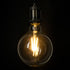 GloboStar® 99089 Λάμπα LED Long Filament E27 G125 Γλόμπος 7W 1470lm 360° AC 220-240V IP20 Φ12.5 x Υ13.8cm Θερμό Λευκό 2700K με Διάφανο Γυαλί - Pro Series 210lm/W - A Ενεργειακή Κλάση - 3 Χρόνια Εγγύηση - ledmania.gr