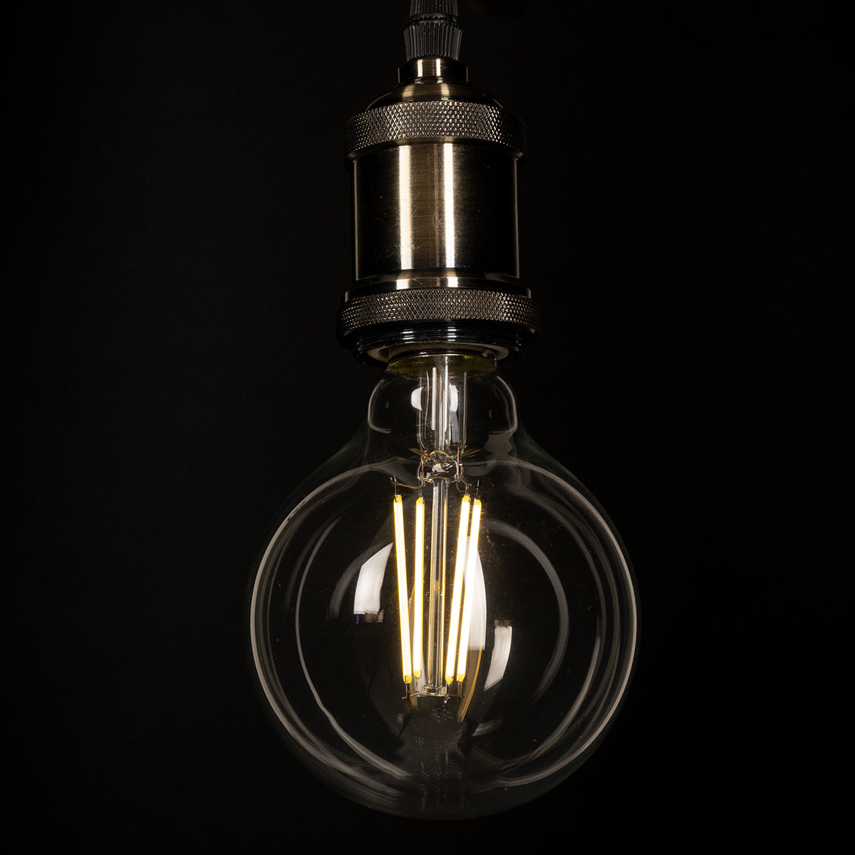 GloboStar® 99092 Λάμπα LED Long Filament E27 G95 Γλόμπος 4W 840lm 360° AC 220-240V IP20 Φ9.5 x Υ13.8cm Φυσικό Λευκό 4000K με Διάφανο Γυαλί - Pro Series 210lm/W - A Ενεργειακή Κλάση - 3 Χρόνια Εγγύηση - ledmania.gr