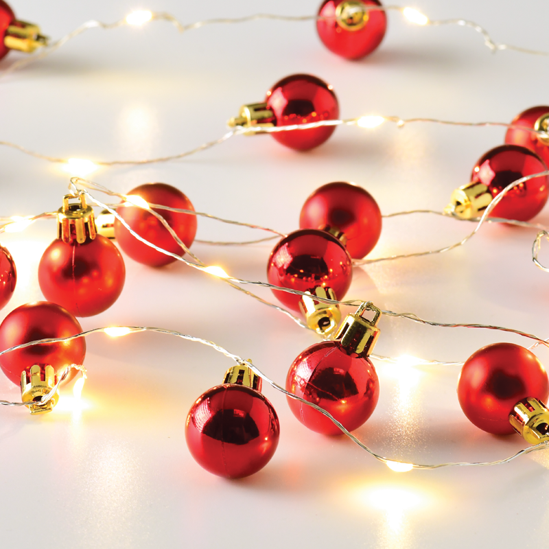 “XMAS ΓΙΡΛΑΝΤΑ ΚΟΚΚΙΝΕΣ ΜΠΑΛΕΣ” 20 LED WW ΛΑΜΠΑΚ ΣΕΙΡ ΑΣΗΜΙ ΚΑΛ ΧΑΛΚΟΥ,ΜΠΑΤ (2xAA)IP20 190+30cm - ledmania.gr