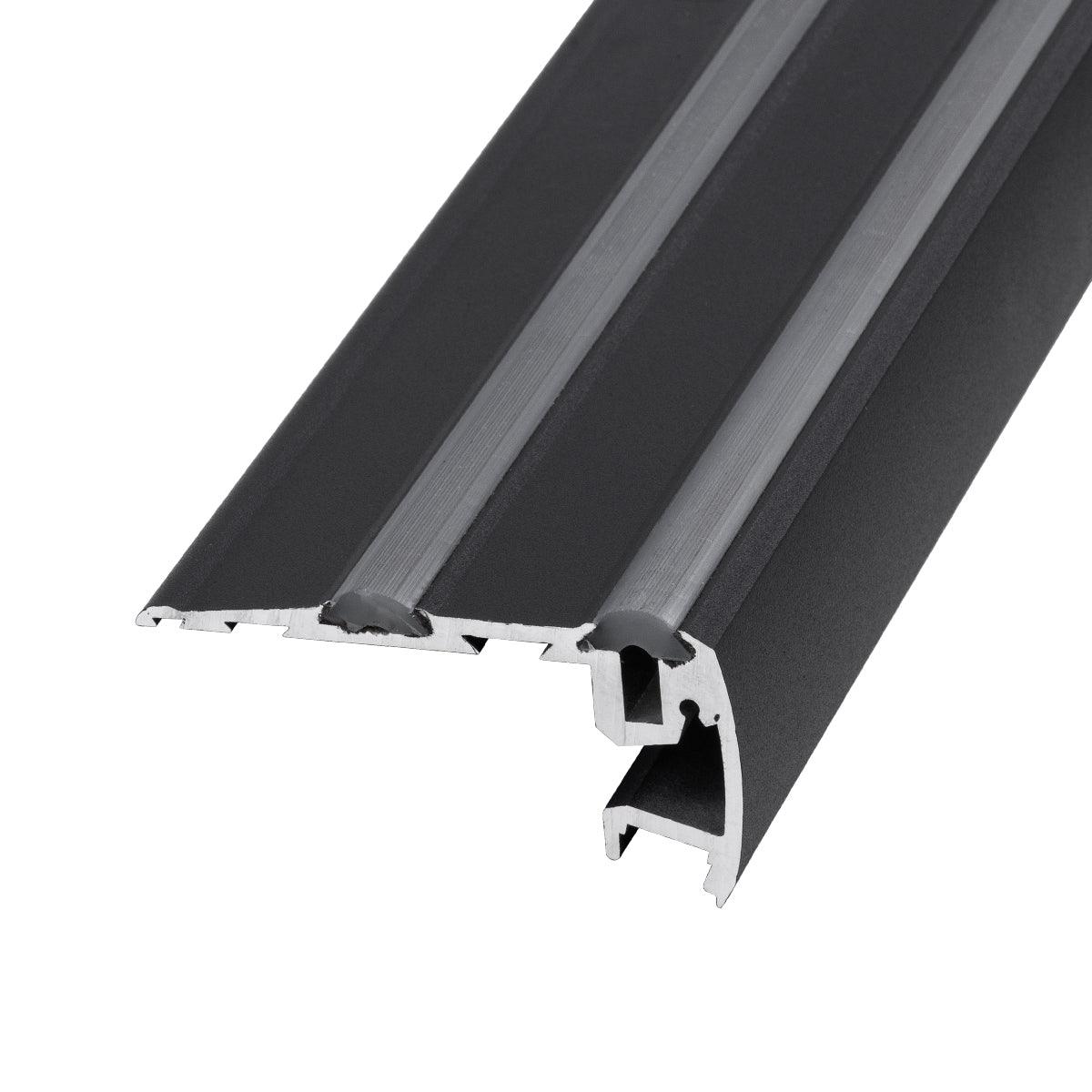 GloboStar® 70843-3M Προφίλ Αλουμινίου για Σκαλοπάτια Μαύρο με Μαύρο Οπάλ Κάλυμμα Up / Down για 2 Σειρές Ταινίας LED Πατητό - Press On με Αντιολισθητικό Ελαστικό Σιλικόνης 3 Μέτρα - ledmania.gr